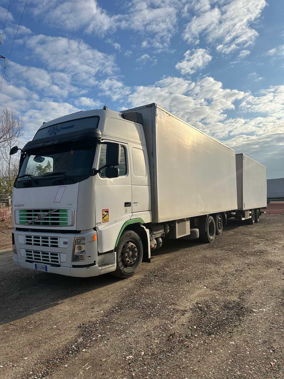 AUTOTRENO BIGA FRIGO VOLVO 2007 ESAURITO