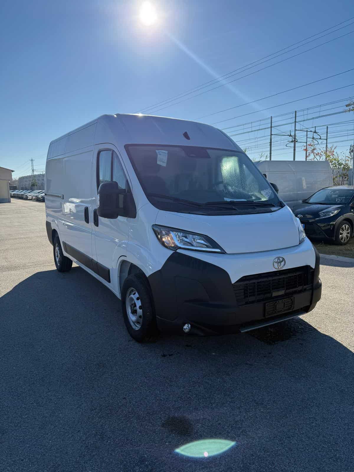 NOLEGGIO FURGONE TOYOTA PASSO MEDIO